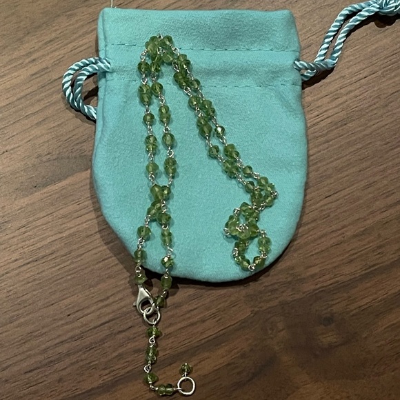 Gorgeous green peridot gemstones on adjustable 16-18 inch necklace - Picture 2 of 5